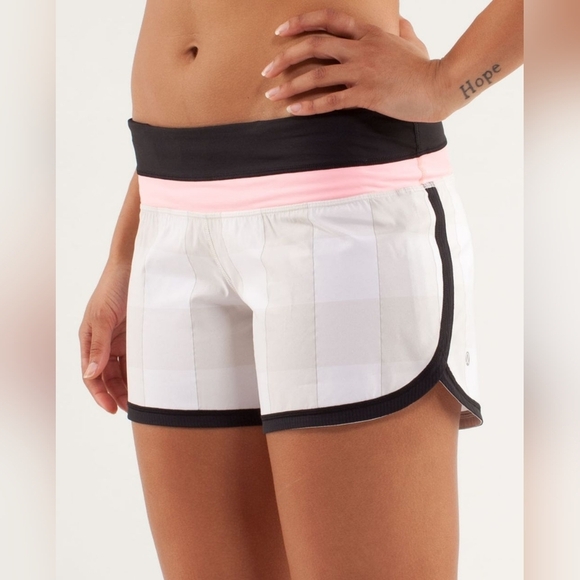 lululemon athletica Pants - Lululemon Groovy Run Short Gros Gingham Dune/Bleached Coral/Black size 8